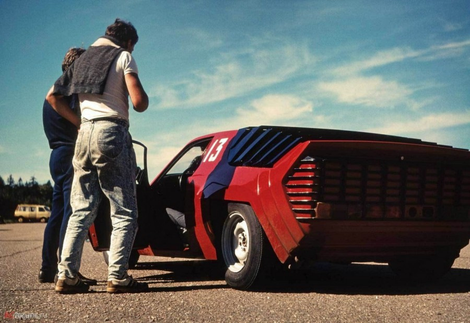 Illustration for article titled Collecting the Bizarre Homemade Cars of Russia's Soviet Past